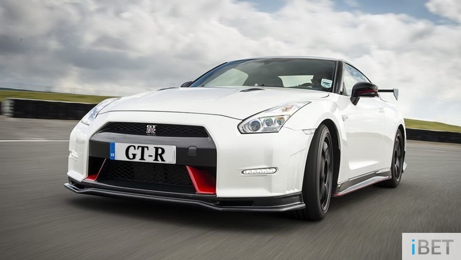 坐Nissan R35 GT-R和看世足赛，哪个更兴奋